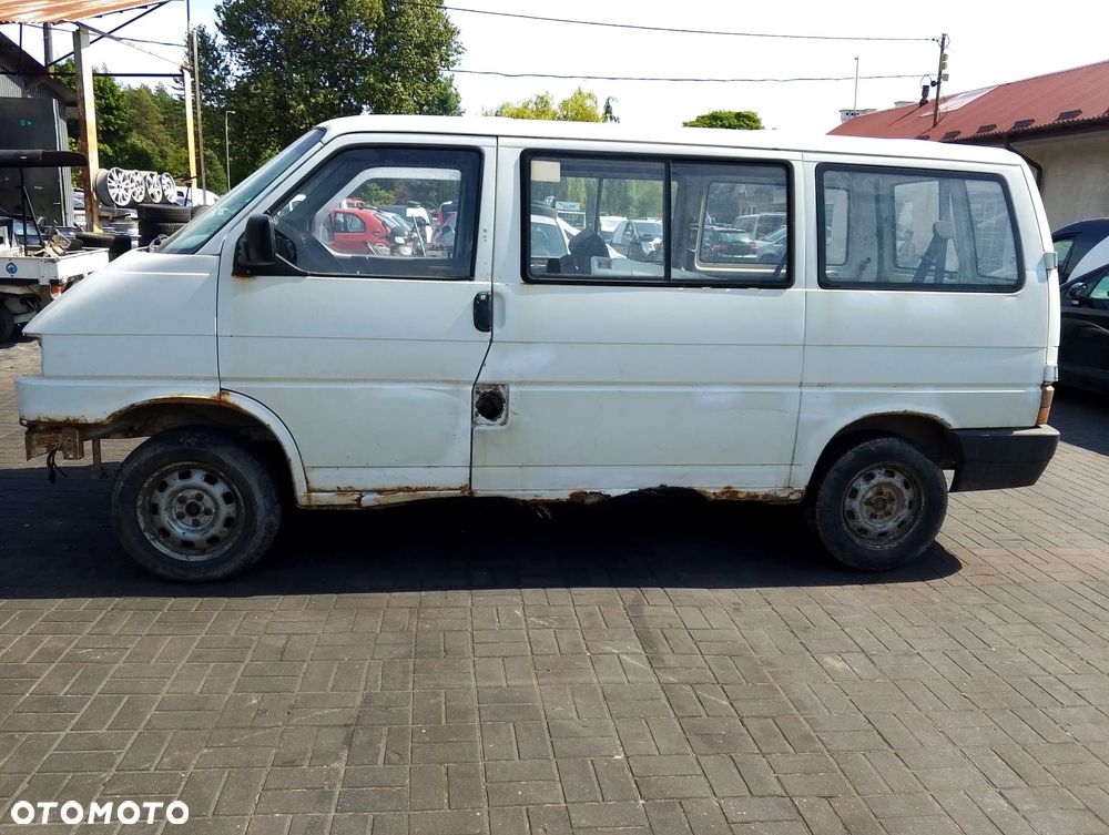 Volkswagen Transporter T4 (90-96r.) 2.4 D 77KM. Silnik AUY Skrzynia EHH lakier R-902 R902 T7 . Cały na części. GWARANCJA !!! Przód Tył Zestaw Komplet Drzwi Klapa Zderzak Błotnik Maska Grill Atrapa Szyba Pas Lampa Lusterko Boczki Fotel Kanapa Kokpit Deska Rozdzielcza Przełącznik Włącznik Sterownik Przewody Wiązka Instalacja Moduł Komputer Czujnik Listwa Pompa Alternator Wtryski Głowica Rozrusznik Kompresor Sprzęgło Dwumas Silnik Skrzynia ABS Klimatyzacji Paliwa Wspomagania Kolektor Turbina Przepustnica Zawór Chłodnica Koło Hak Belka Sanki Zawieszenie Mcpherson Półoś Amortyzator Wydech Tłumik Zacisk Most - 4
