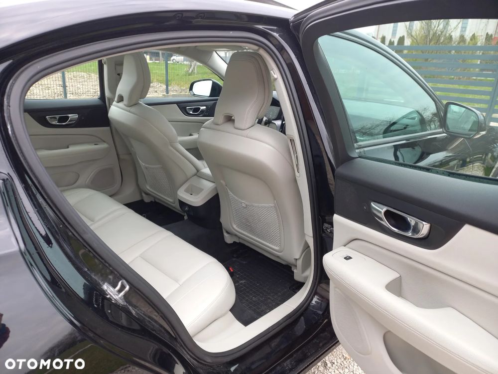 Volvo S60 T5 Momentum Pro - 16