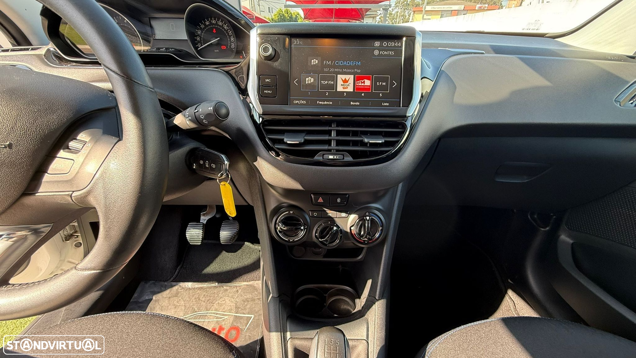 Peugeot 208 1.2 PureTech Signature - 28