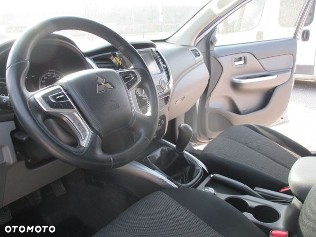 Mitsubishi l200 - 13