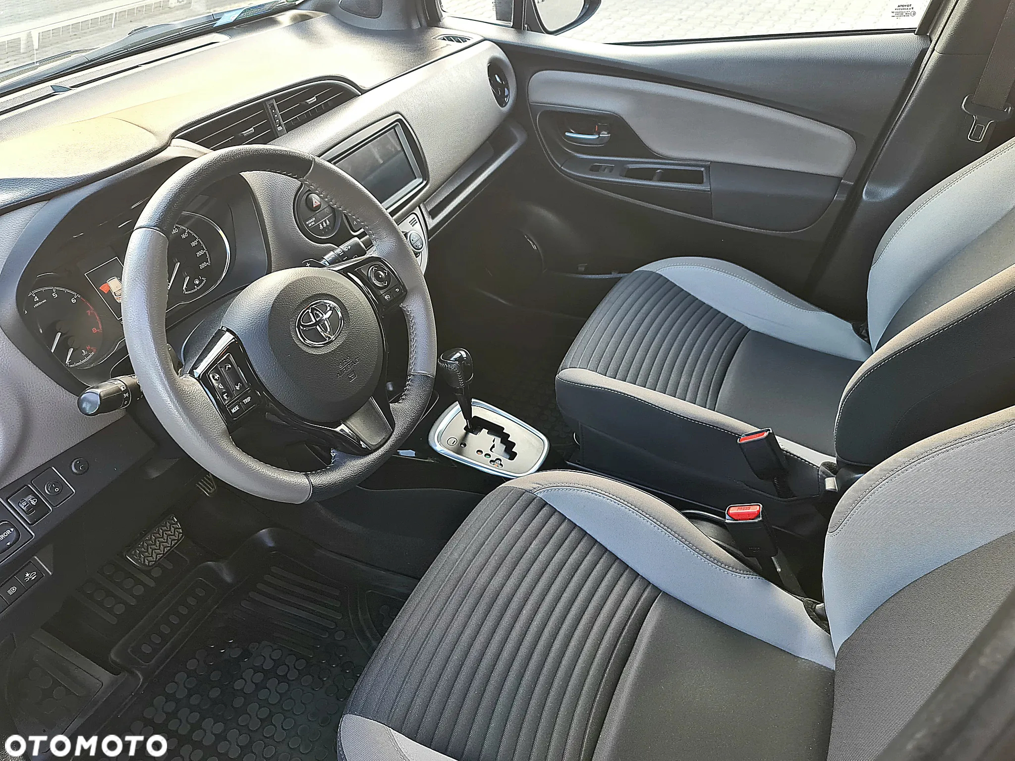 Toyota Yaris 1.5 Selection CVT - 9
