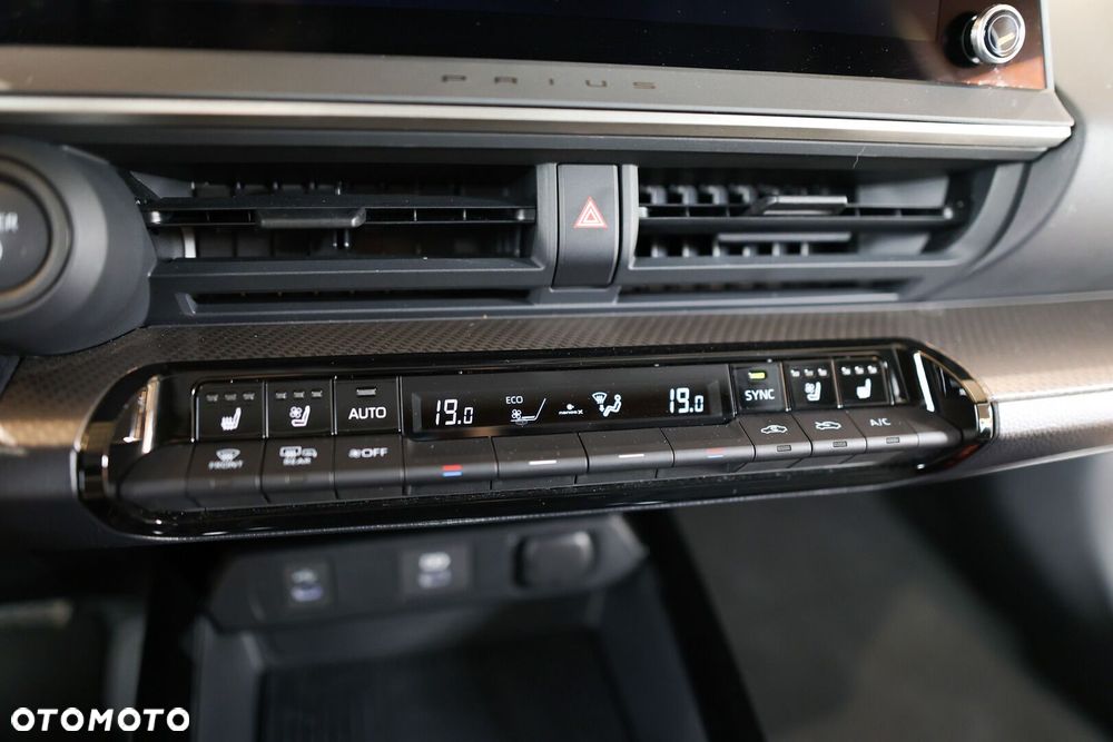 Toyota Prius - 25