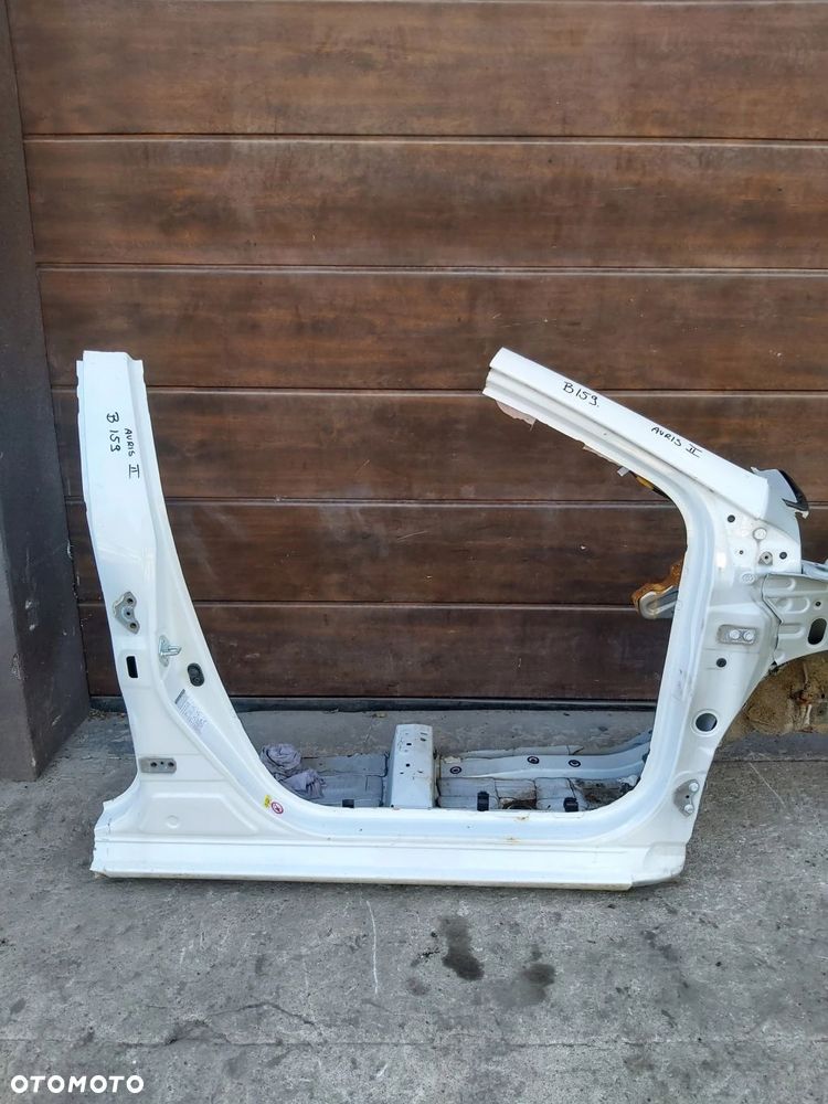 Toyota Auris II próg słupek prawy A B bok ćwiartka - 2