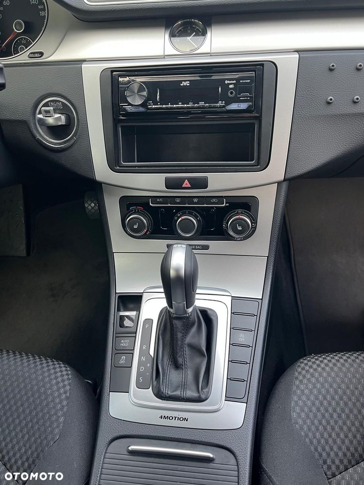 Volkswagen Passat 2.0 TDI 4Motion DSG BlueMotion Tech Comfortline - 10