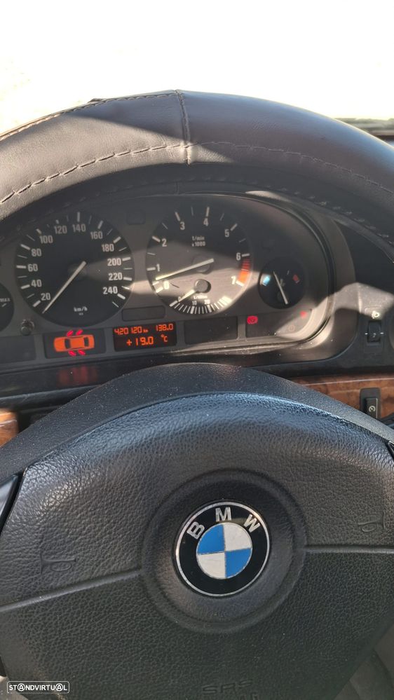 BMW 528 i Touring - 3