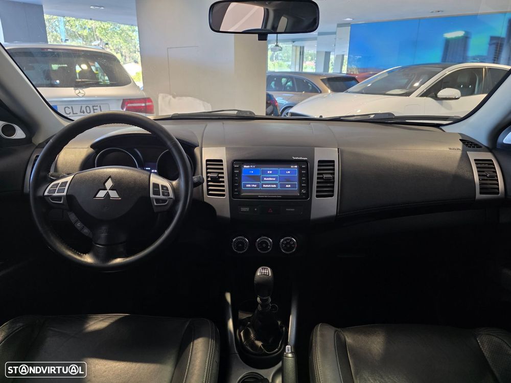 Mitsubishi Outlander 2.2 DI-D Instyle Navi - 24