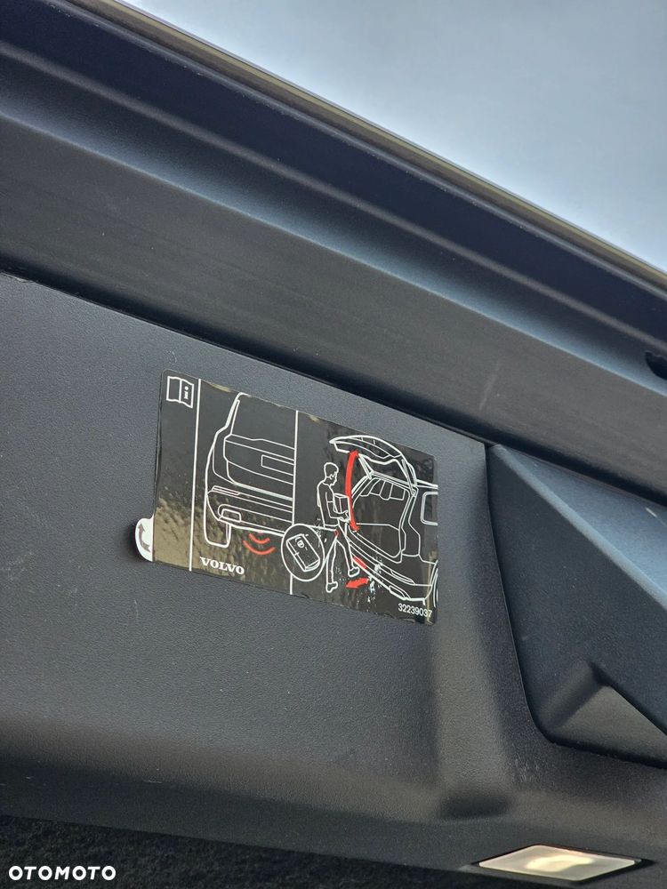 Volvo V90 Cross Country - 19