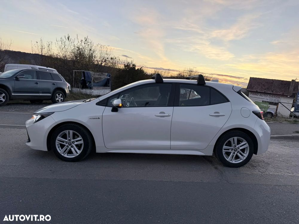 Toyota Corolla ver-1-8-hsd-dynamic - 11