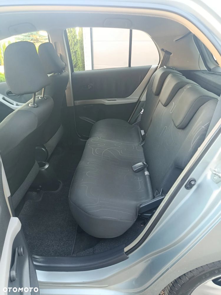 Toyota Yaris - 25