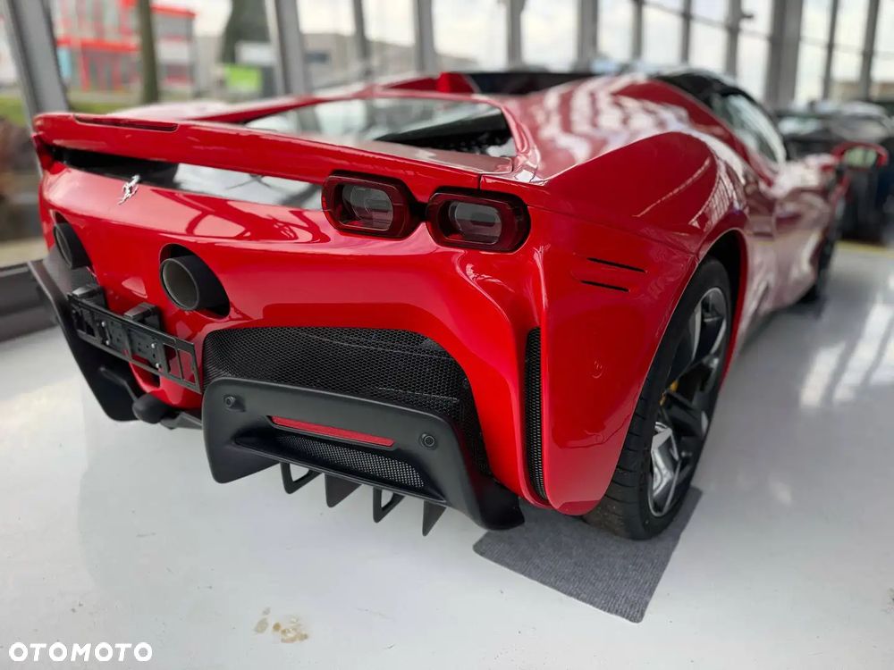Ferrari SF90 Spider - 10