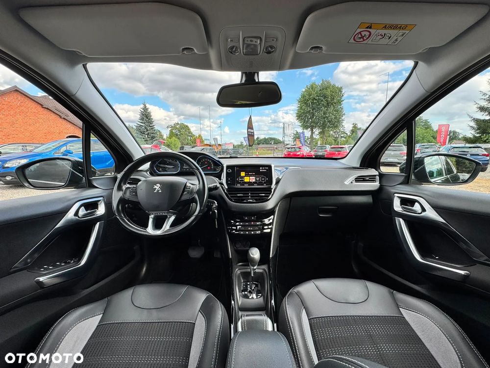 Peugeot 2008 1.2 Pure Tech GPF Allure S&S EAT6 - 17