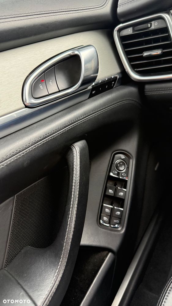 Porsche Panamera 4S - 37