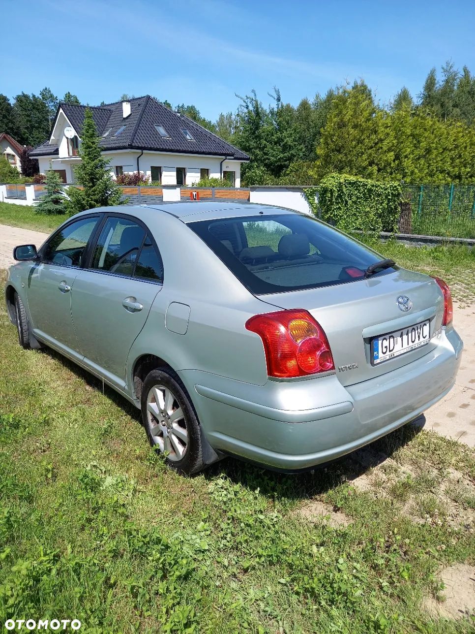 Toyota Avensis 1.8 VVT-i Terra - 1