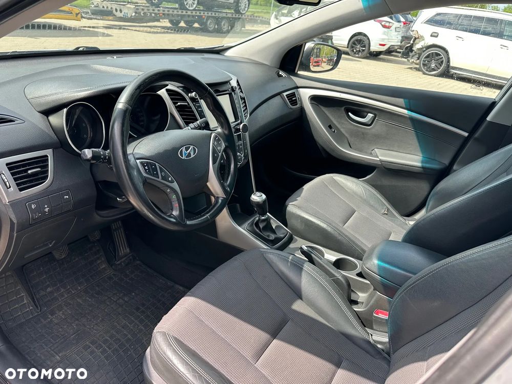 Hyundai i30 blue 1.6 CRDi Trend - 11
