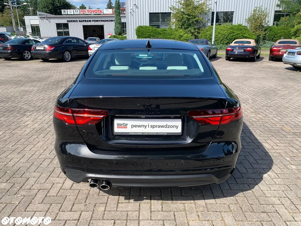 Jaguar XE 2.0 D200 mHEV R-Dynamic Black - 4