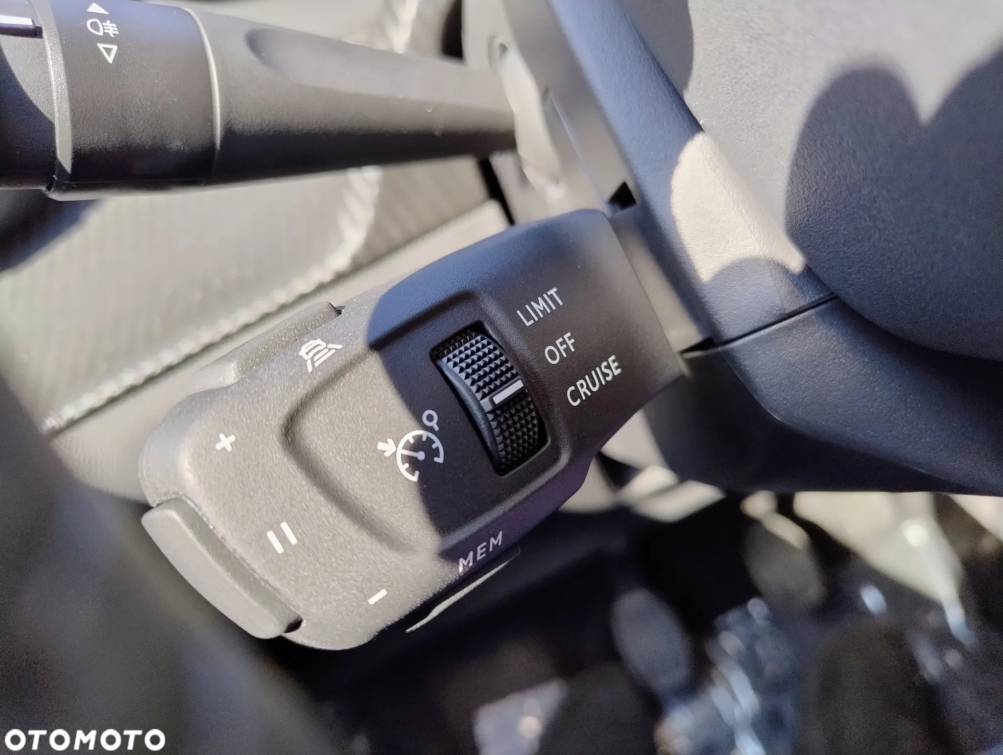 Peugeot 2008 PureTech 100 Allure S&S BVM6 - 31
