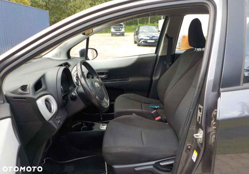 Toyota Yaris Hybrid 100 Dynamic EU6 - 25