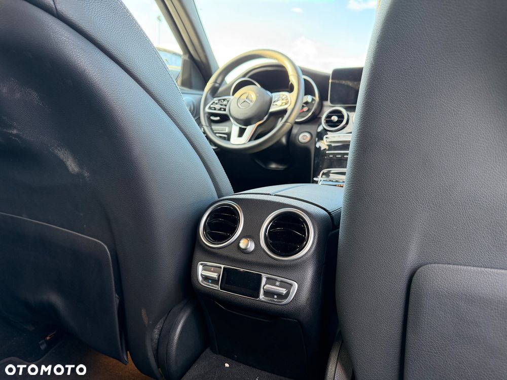 Mercedes-Benz Klasa C 220 d 4Matic 9G-TRONIC Night Edition - 17