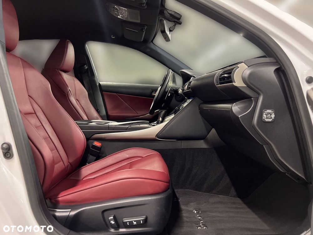 Lexus IS 200t F Sport - 11