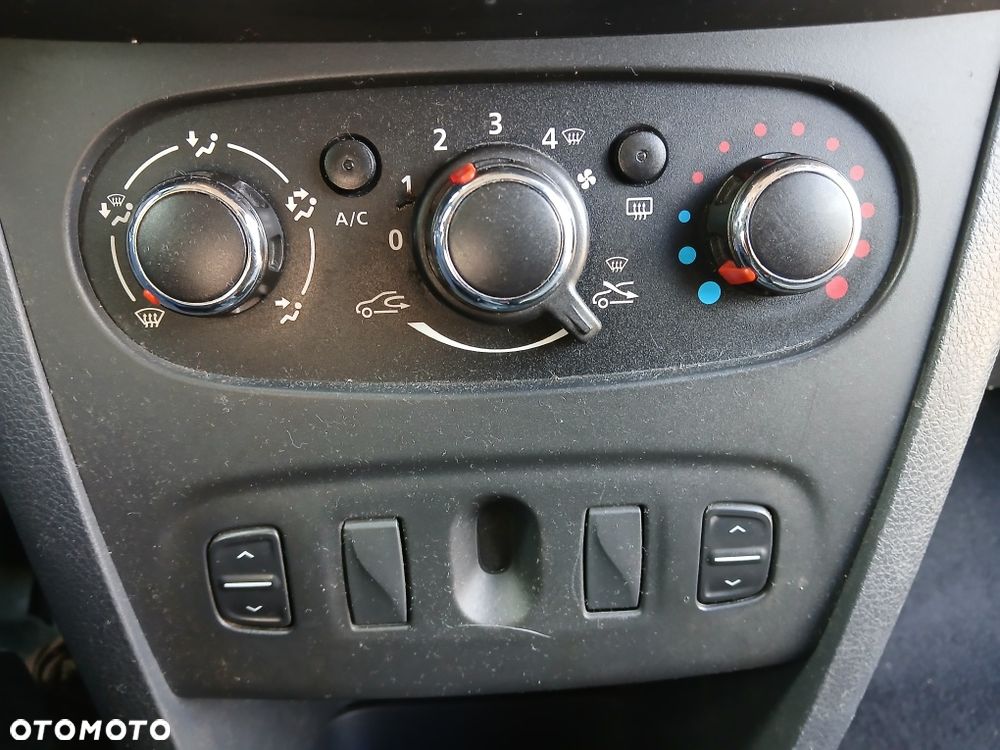 Dacia Sandero - 4