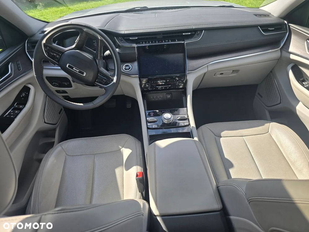 Jeep Grand Cherokee - 26