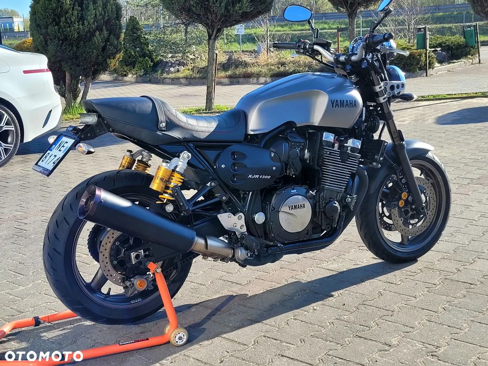 Yamaha XJR - 19