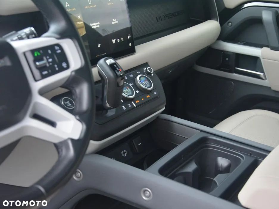 Land Rover Defender - 14