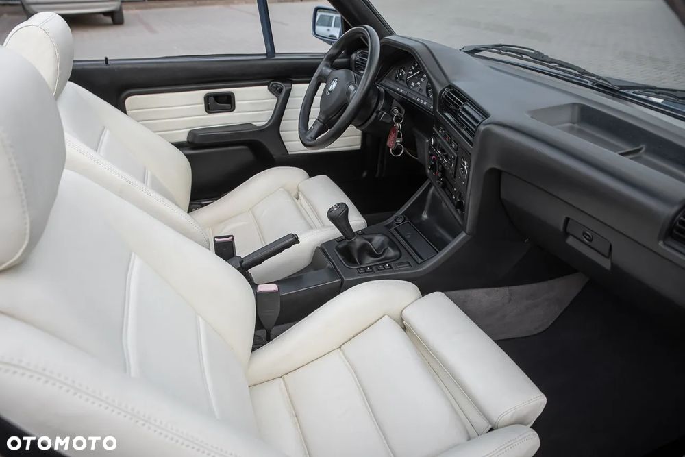 BMW Seria 3 325i - 23