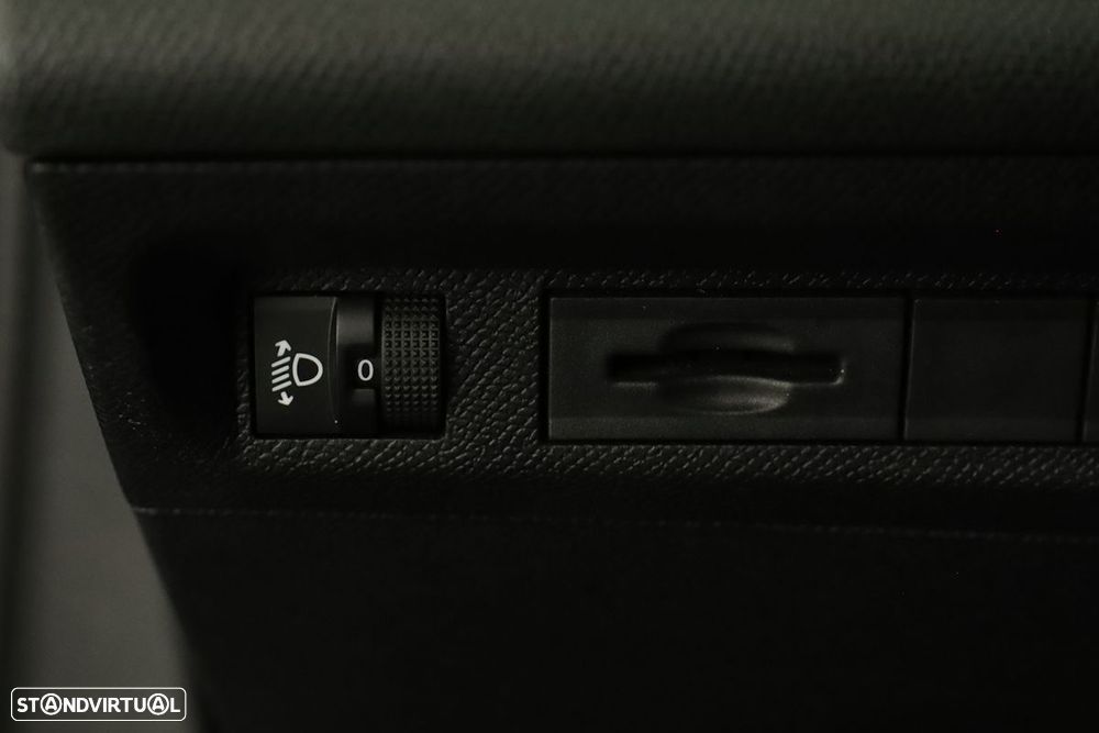 Peugeot 308 1.2 PureTech Allure EAT8 - 18