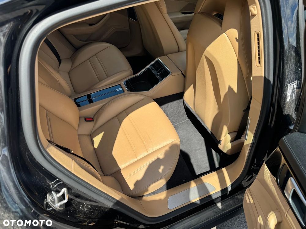 Porsche Panamera 4 E-Hybrid - 15