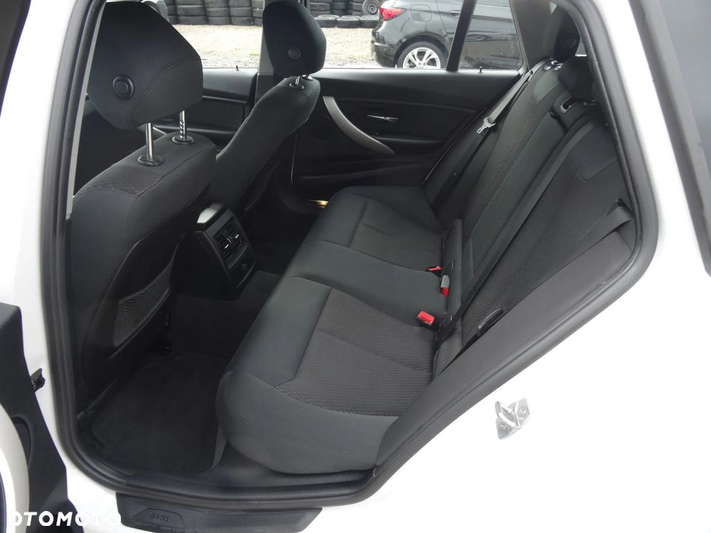 BMW Seria 3 318d - 18