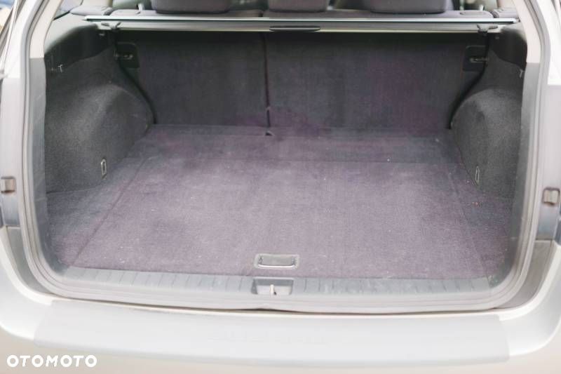 Subaru Legacy - 29