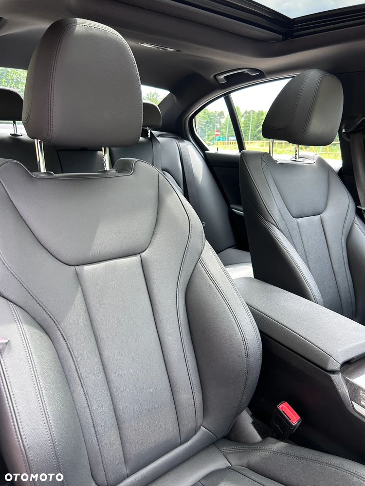 BMW Seria 3 330i Luxury Line sport - 28