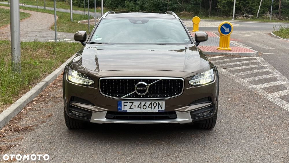 Volvo V90 Cross Country D4 AWD Pro - 1