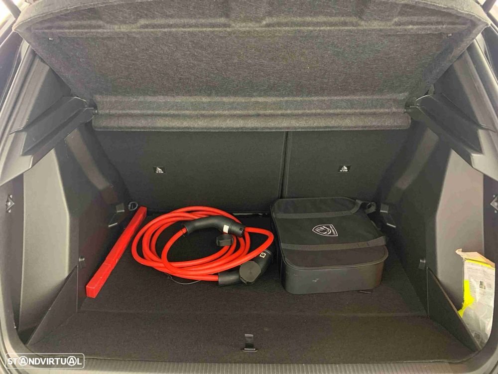 Peugeot e-2008 54 kWh Allure - 12