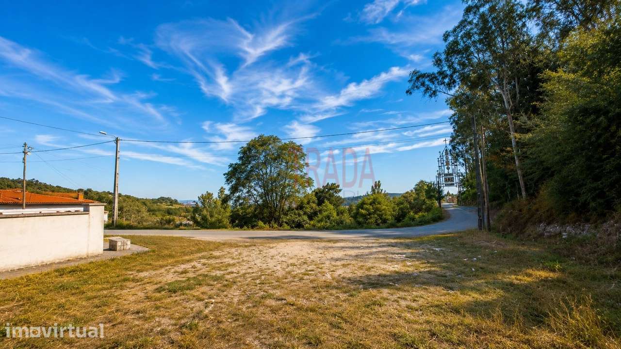 Terreno Urbano com 700 m² | Construção até 864 m² | A 7 Min de Vila...