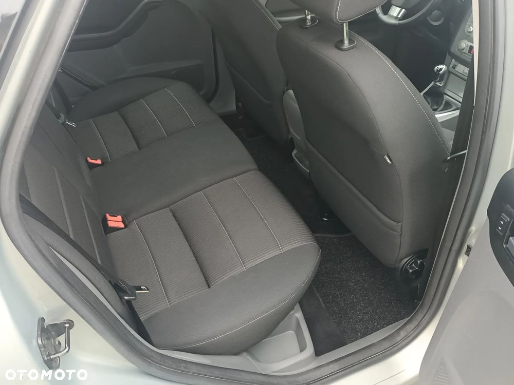 Ford Focus 1.6 16V Titanium - 20