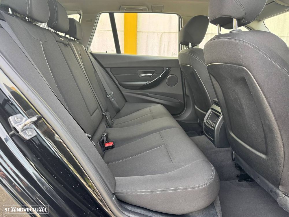 BMW 318 d Auto Line Sport - 14
