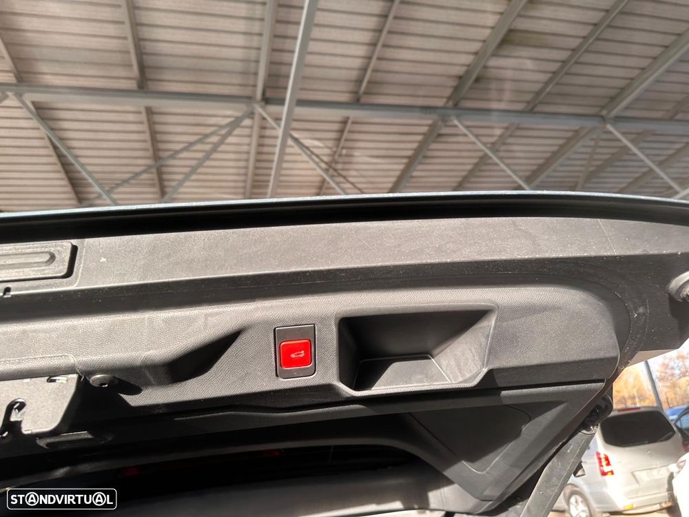 Peugeot E-5008 GT - 16