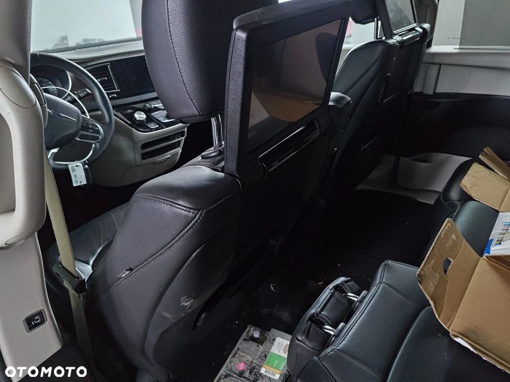 Chrysler Pacifica - 7