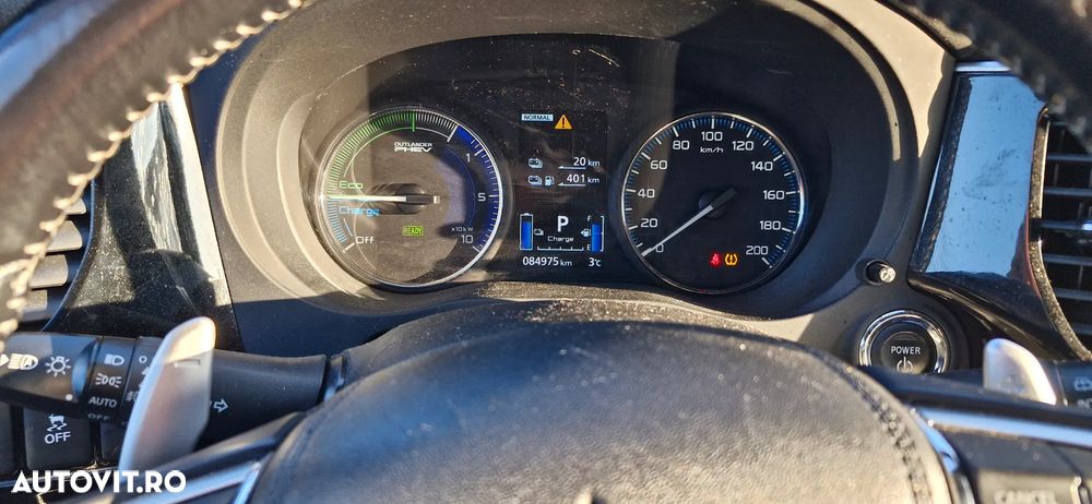 Mitsubishi Outlander PHEV 2.4 L 4X4 Instyle+ - 26