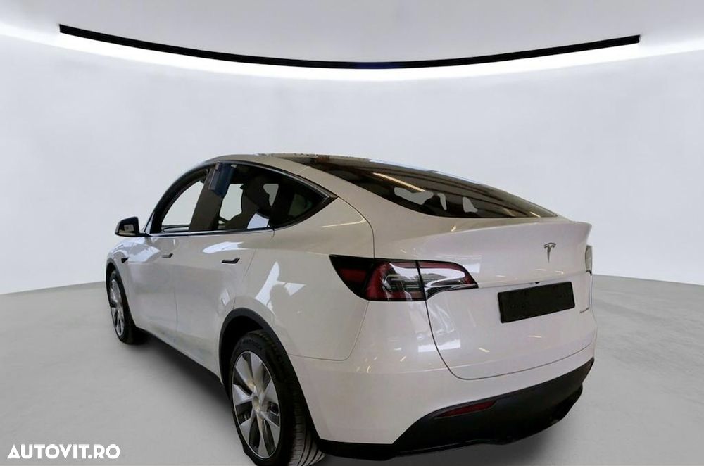 Tesla Model Y Long Range Dual Motor AWD - 3