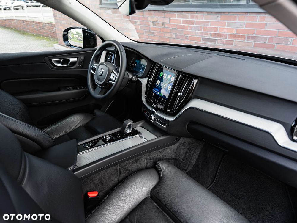 Volvo XC 60 B4 B Plus Dark - 25