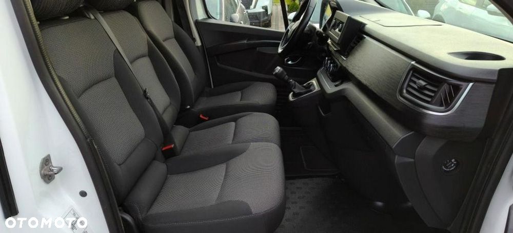 Renault Trafic 2.0 dCi - 11