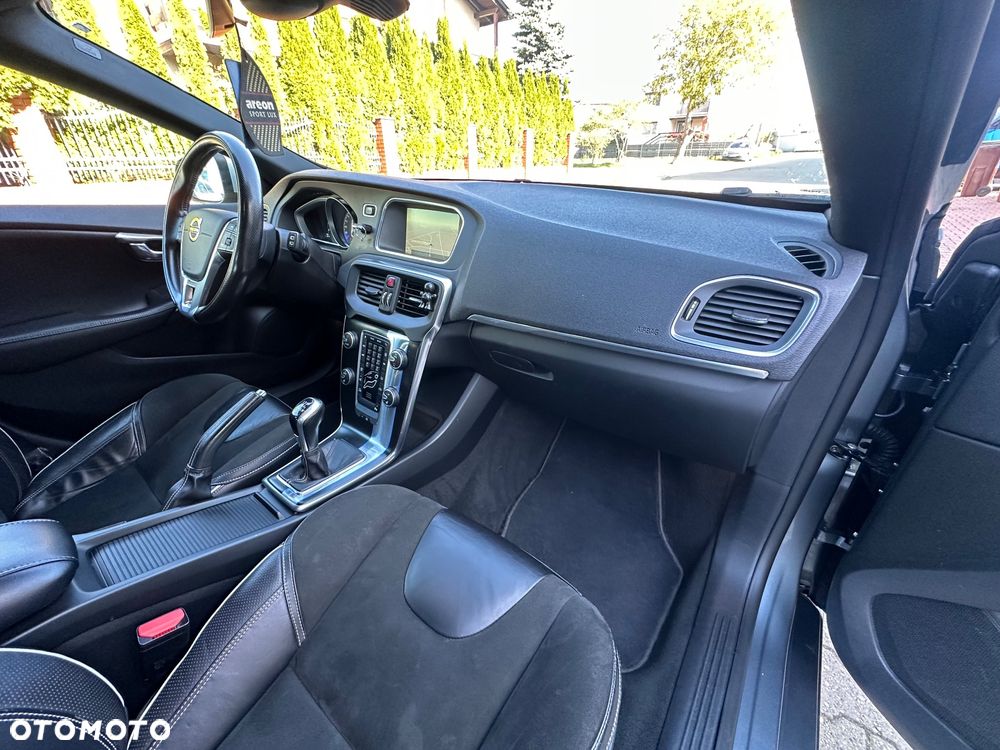 Volvo V40 D2 Drive-E R-Design Momentum - 26