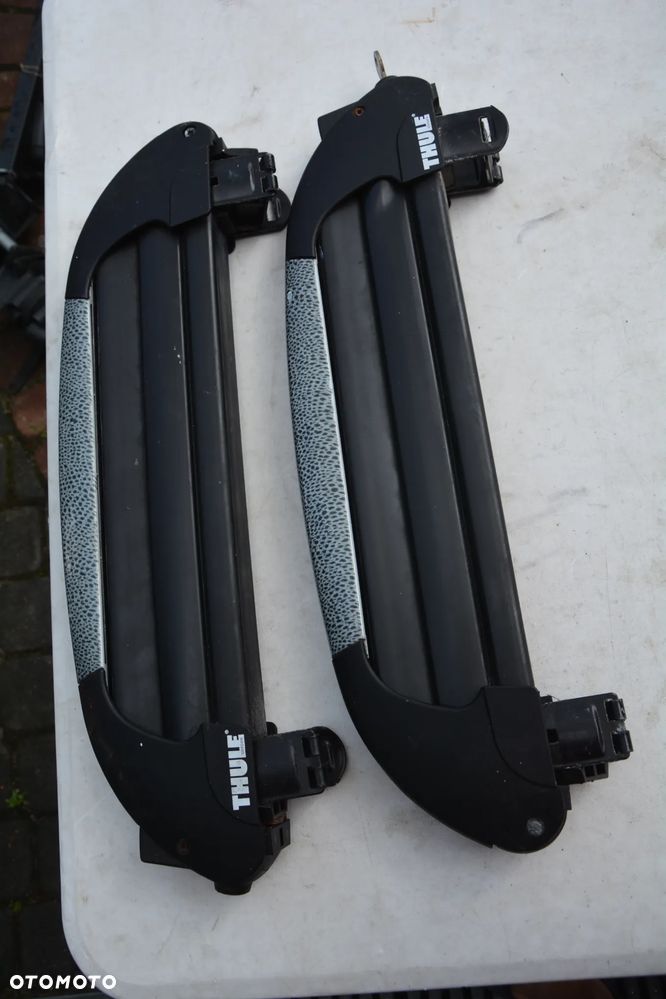 Bagażnik narciarski do przewożenia 3 par nart klucz Thule model SNOW Pro - 2