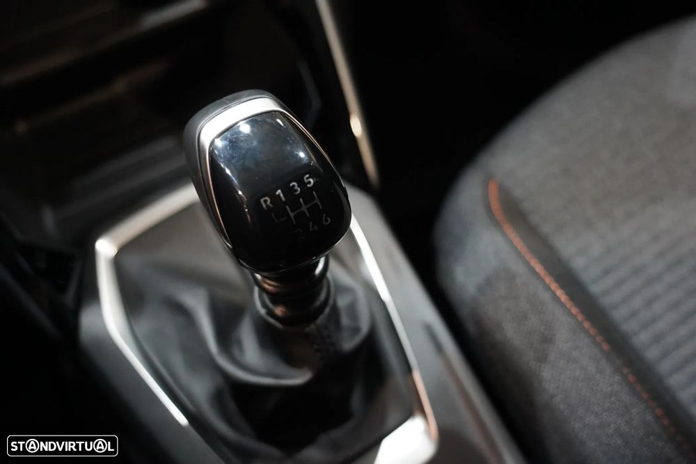Peugeot 208 - 25