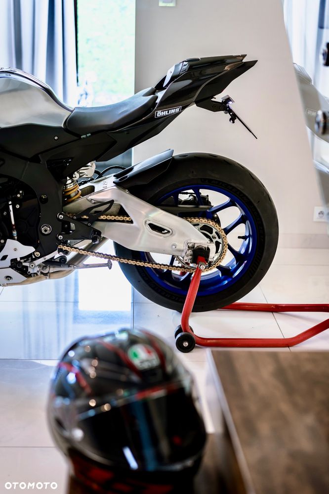 Yamaha R1 - 6