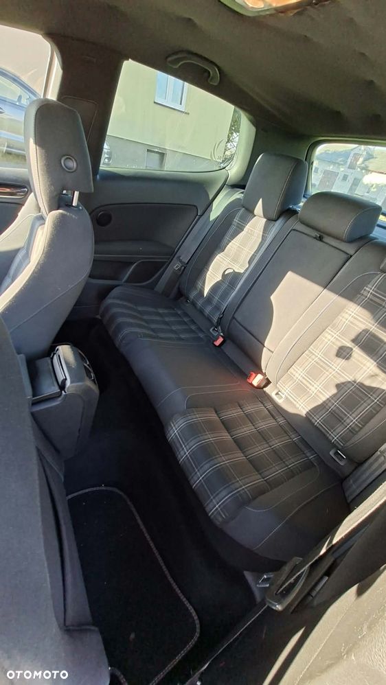 Volkswagen Golf - 18