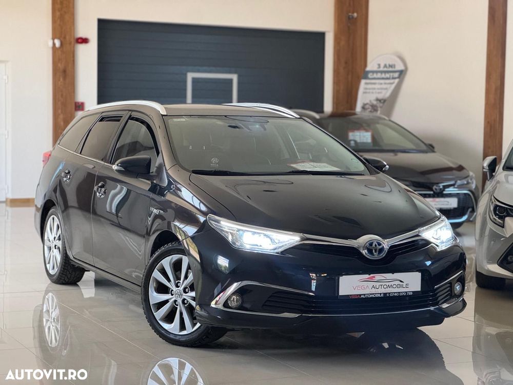 Toyota Auris 1.8 VVT-i Hybrid Automatik Touring Sports Team Deutschland - 2